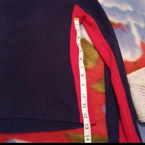💙🌹red and blue sweater - Picture 7 of 9